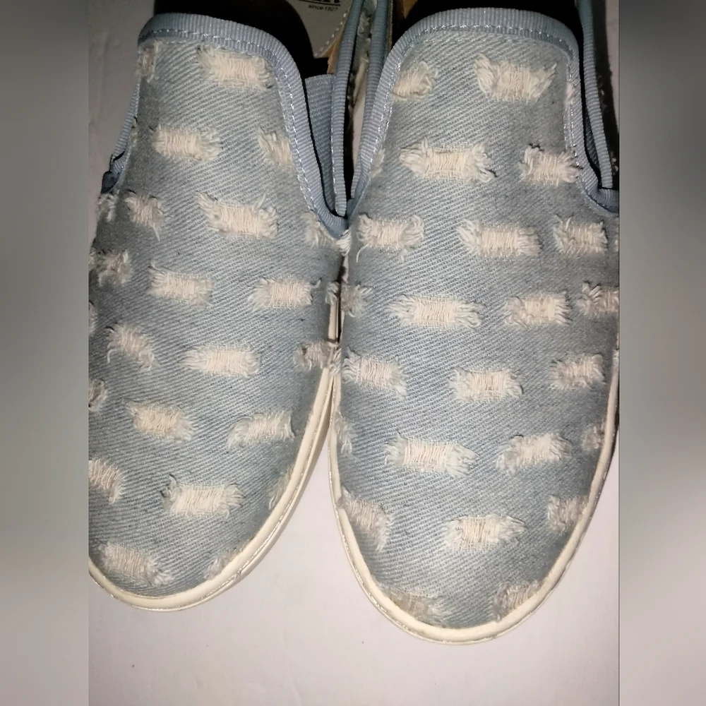 Sofft (Size 8.5) Blue Chambray Denim & Distressed Patches Slip-on Casual Sneaker